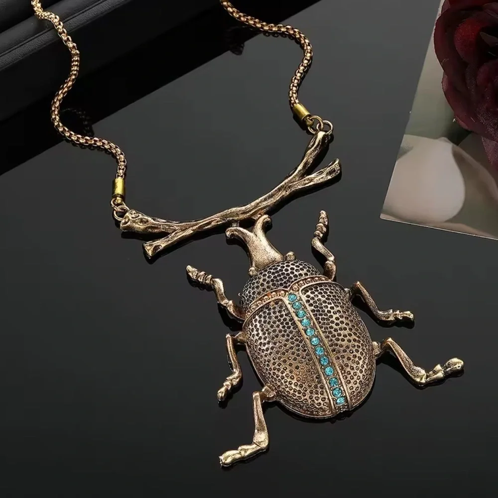 Vintage Beetle Jewelry Set – Necklace & Matching Earrings